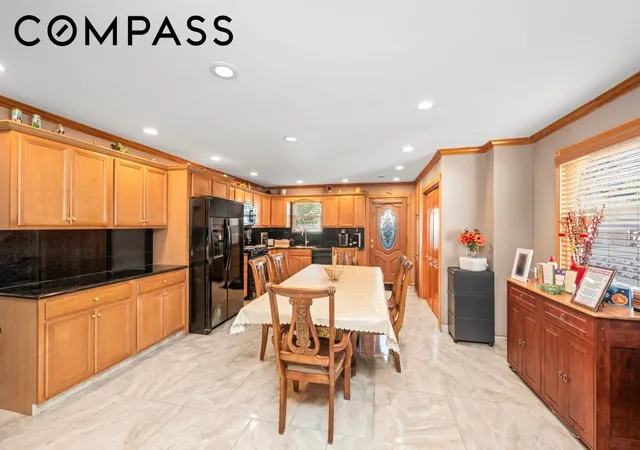 Photo 2 of Single family home for sale at 94 Giffords Ln, New York City, NY 10308 | MLS# RLS20119201 | Listing updated on 2026-10-05