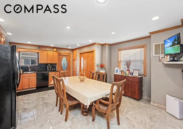 Photo 3 of Single family home for sale at 94 Giffords Ln, New York City, NY 10308 | MLS# RLS20119201 | Listing updated on 2026-10-05