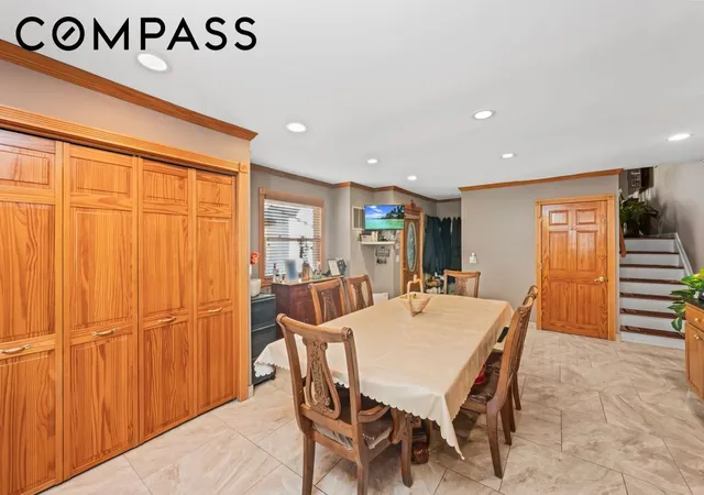 Photo 4 of Single family home for sale at 94 Giffords Ln, New York City, NY 10308 | MLS# RLS20119201 | Listing updated on 2026-10-05