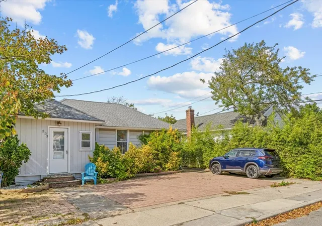 Photo 4 of Single family home for sale at 233 Beach 148th St, New York City, NY 11694 | MLS# RLS20119443 | Listing updated on 2026-10-06