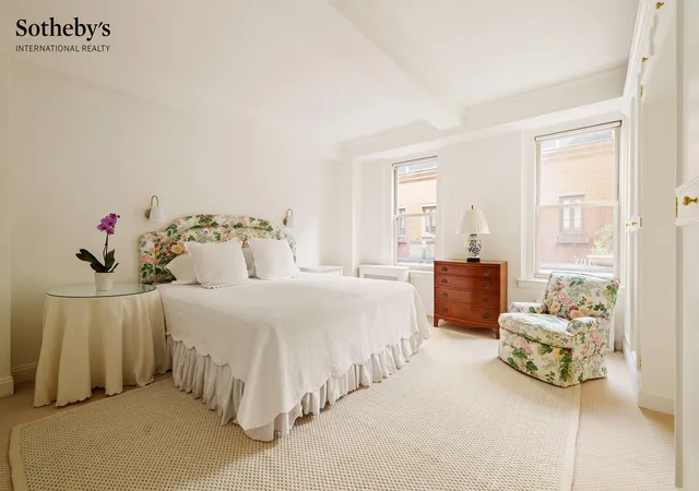 Listing Photo 3 - Condo for sale in building located at 155 E 72Nd St, New York City, NY 10021 - Unit #2D