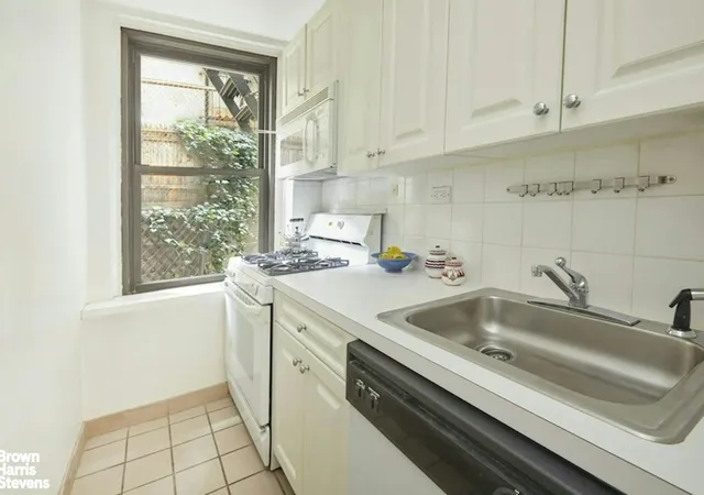 Photo 3 of House for sale at 210 E 73rd Street #1E, New York, NY 10021 | MLS# RLS20119667 | Listing updated on 2026-10-07