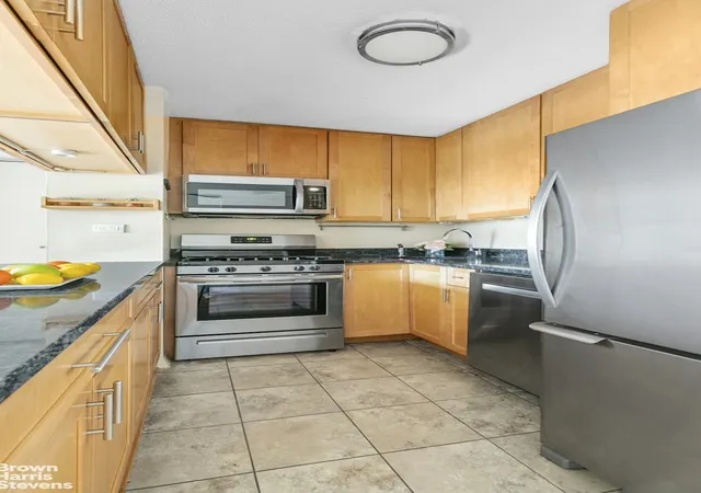 Photo 4 of Sale Pending at 130 W 67th Street #5L, New York, NY 10023 | MLS# RLS20119791 | Listing updated on 2026-10-07