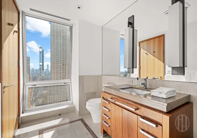 Photo 4 of House for sale at 400 5th Avenue #45G, New York, NY 10018 | MLS# RLS20119845 | Listing updated on 2026-10-07