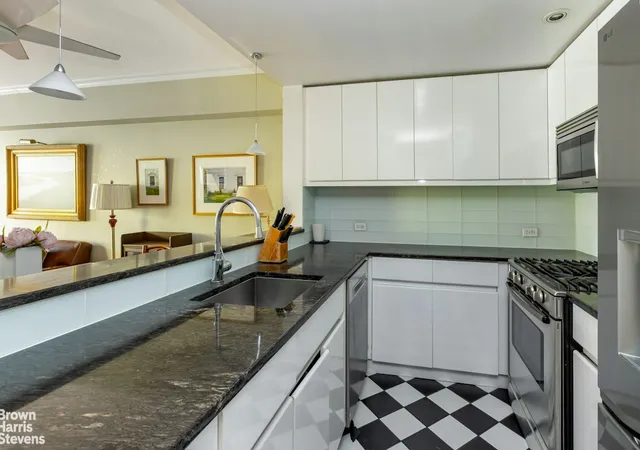 Listing Photo 4 - Condo for sale in building located at 110 W 90Th St, New York City, NY 10024 - Unit #4M