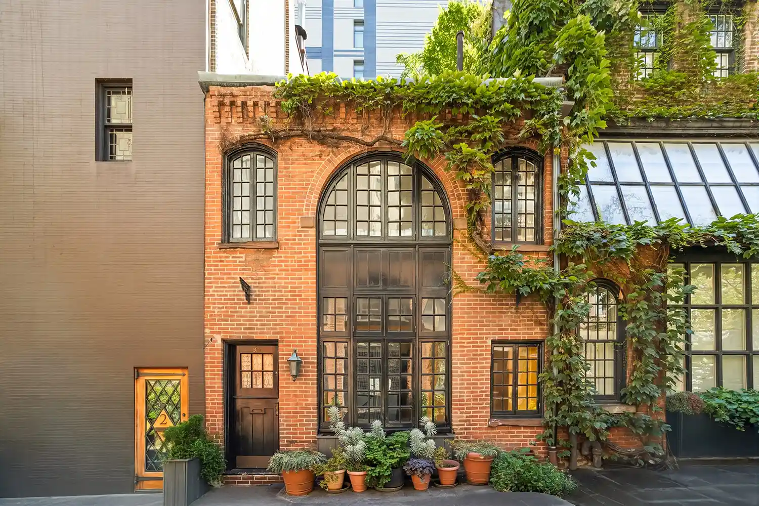 Photo 1 of Single family home for sale at 4 Sniffen Ct, New York City, NY 10016 | MLS# RLS20121802 | Listing updated on 2026-10-30