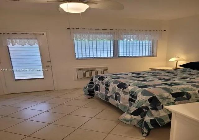 1st image of 815 Sw 10Th Ter #10V, Hallandale Beach, FL 33009 | MLS# A11570068