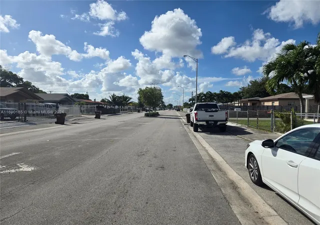 33rd image of 961 E 32nd St, Hialeah, FL 33013 | MLS# A11690185