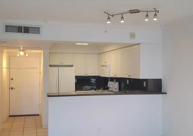 4th image of 2501 S Ocean Dr #1634, Hollywood, FL 33019 | MLS# A11805304