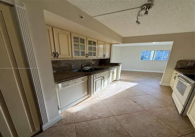 3rd image of 900 Sw 142Nd Ave #101L, Pembroke Pines, FL 33027 | MLS# A11886545