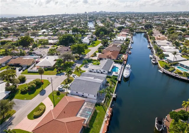 Homes for sale in Lighthouse Point, FL | 4031 Ne 27th Ter, Lighthouse Point, FL 33064 | MLS# F10311047