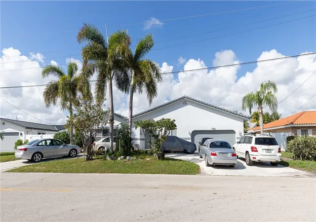 Homes for sale in Lighthouse Point, FL | 4031 Ne 27th Ter, Lighthouse Point, FL 33064 | MLS# F10311047