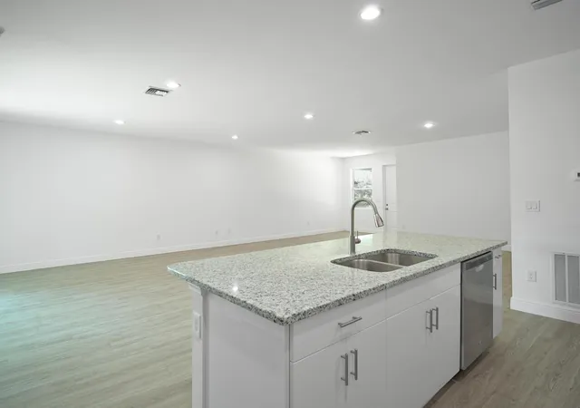 4th image of 1015 N Naples St, ,, FL 33935 | MLS# R10864479
