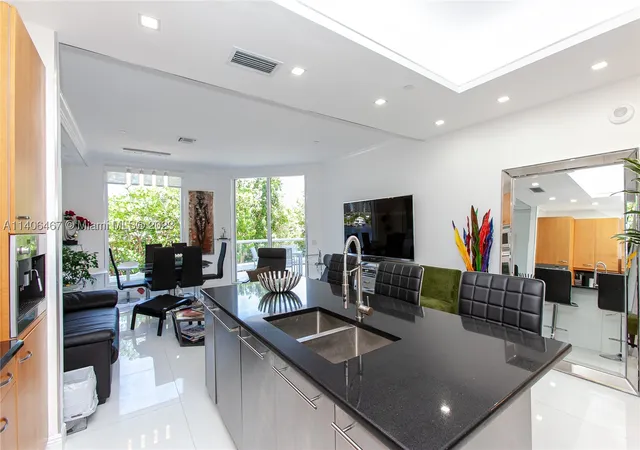 Photo 3 of Condo for sale at 6000 Island Blvd #104, Aventura, FL 33160 | MLS# A11406467 | Listing updated on 2026-08-21