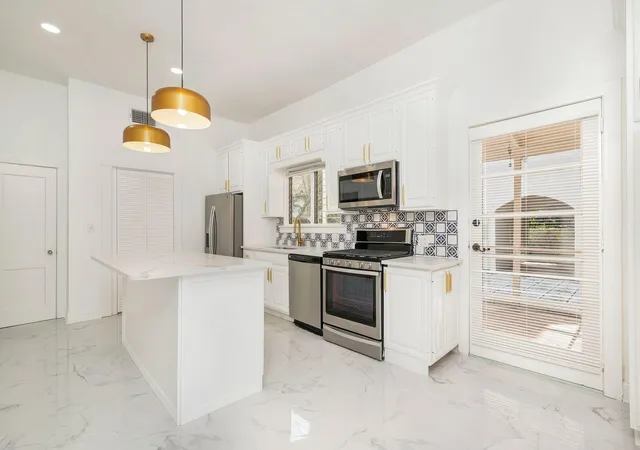 2nd image of 232 Rugby Rd, West Palm Beach, FL 33405 | MLS# R10948134