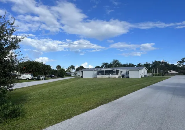 2nd image of 6325 Se Colonial Dr, Stuart, FL 34997 | MLS# R10950724