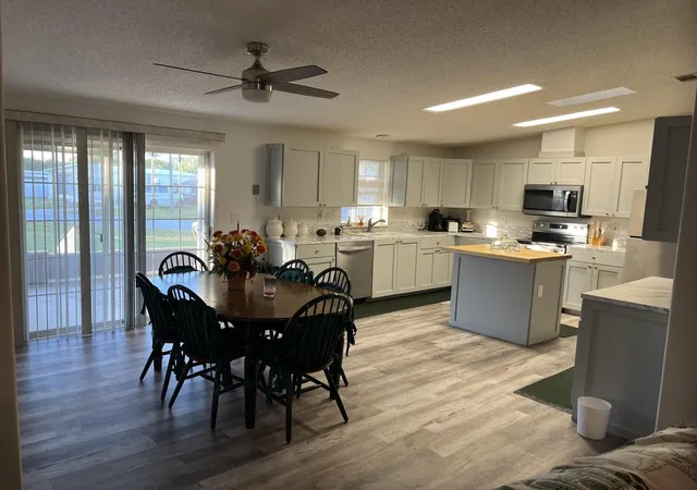 3rd image of 6325 Se Colonial Dr, Stuart, FL 34997 | MLS# R10950724