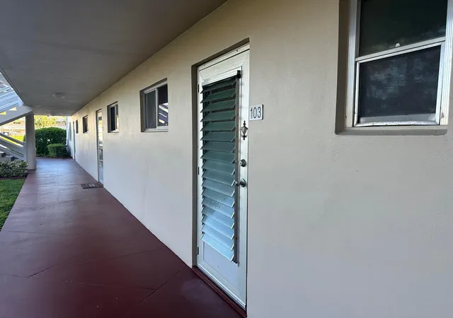 2nd image of 2682 S Garden Dr #103, Lake Worth, FL 33461 | MLS# R10960925
