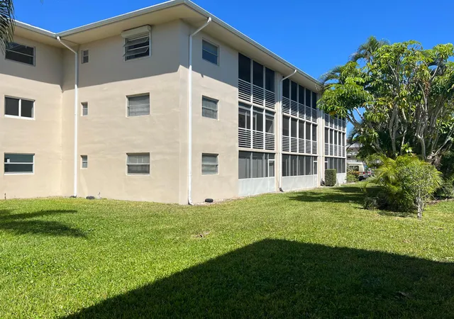 2nd image of 2682 S Gdn Dr, Lake Worth, FL 33461