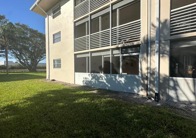37th image of 2682 S Garden Dr #103, Lake Worth, FL 33461 | MLS# R10960925