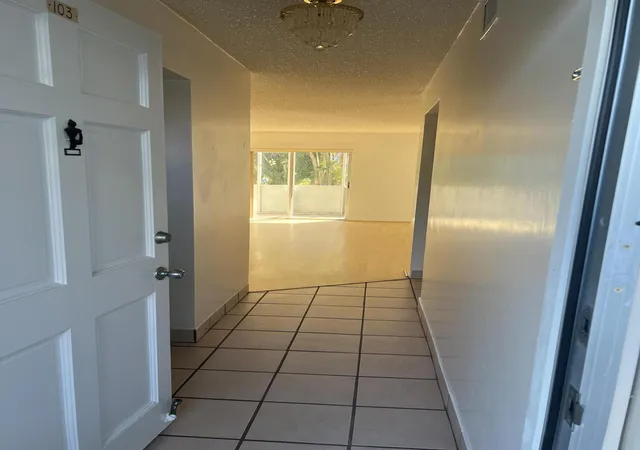 4th image of 2682 S Garden Dr #103, Lake Worth, FL 33461 | MLS# R10960925