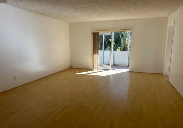 5th image of 2682 S Garden Dr #103, Lake Worth, FL 33461 | MLS# R10960925