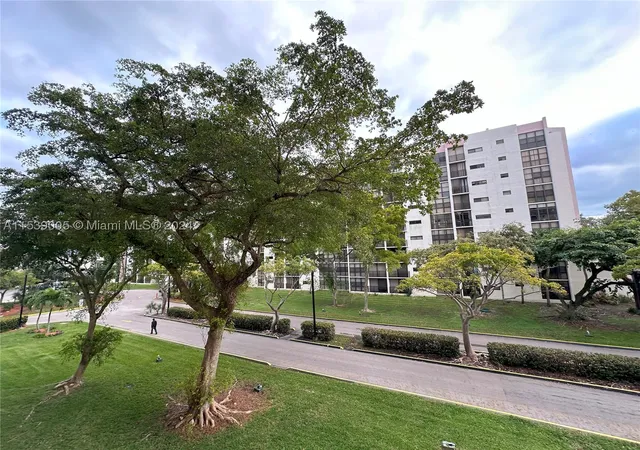 Homes for sale in Sunny Isles Beach, FL | 17021 N Bay Rd #320-4, Sunny Isles Beach, FL 33160 | MLS# A11539005