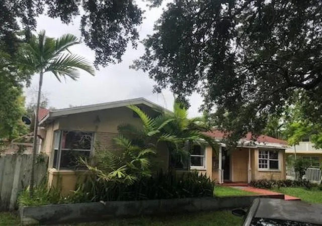 2nd image of 1922 Jefferson St, Hollywood, FL 33020 | MLS# F10435082