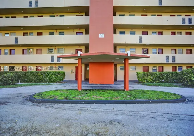 2nd image of 1770 NE 191st St, Miami, FL 33179