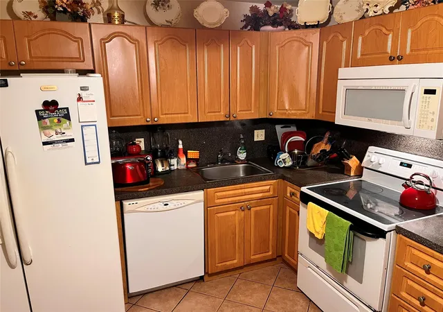 4th image of 4851 Nw 21St St #105, Lauderhill, FL 33313 | MLS# F10445016