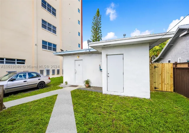 Homes for sale in Hollywood, FL | 1711 Buchanan St, Hollywood, FL 33020 | MLS# A11619140
