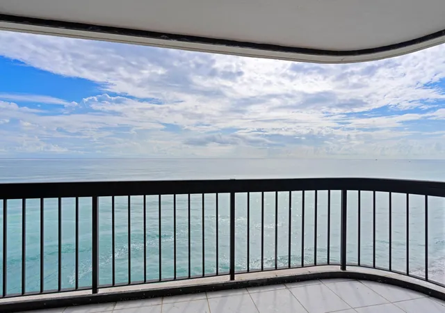 4th image of 5380 N Ocean Dr #10d, Riviera Beach, FL 33404 | MLS# R11004830