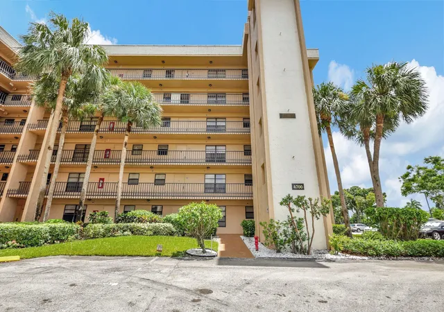 2nd image of 4700 W Lucerne Lakes Blvd W #507, Lake Worth, FL 33467 | MLS# R11005684
