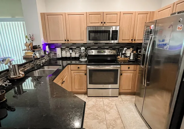 3rd image of 12014 Sw 2Nd St, Pembroke Pines, FL 33025 | MLS# F10453373