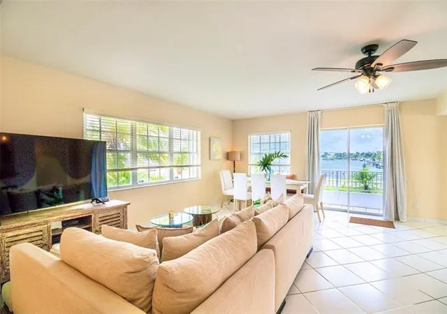 2nd image of 355 Virginia St #1, Hollywood, FL 33019 | MLS# F10453921