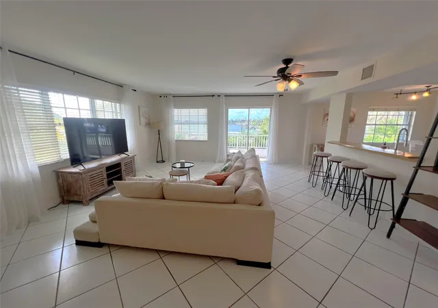 33rd image of 355 Virginia St #1, Hollywood, FL 33019 | MLS# F10453921