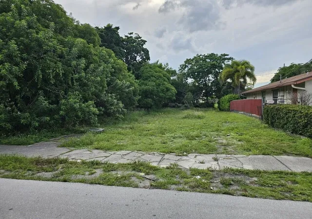 2nd image of 265 Nw 1st Ave, Deerfield Beach, FL 33441 | MLS# F10462040