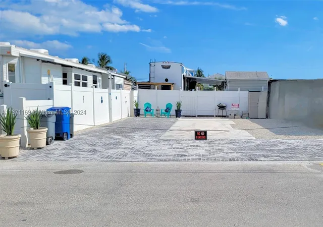 2nd image of 325 Calusa St 376, Key Largo, FL 33037 | MLS# A11671169