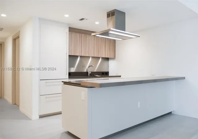 Photo 4 of Condo for sale at 1000 Brickell Plaza #3307, Miami, FL 33131 | MLS# A11681512 | Listing updated on 2025-09-10