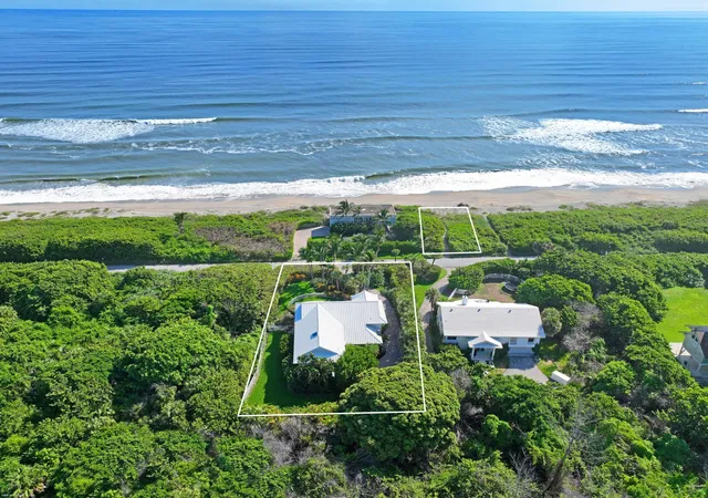 Homes for sale in Jupiter Island, FL | 162 N Beach Rd, Jupiter Island, FL 33455 | MLS# R11033155