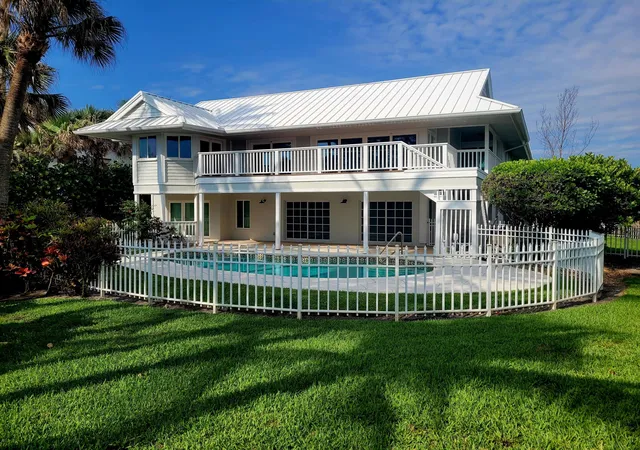 Homes for sale in Jupiter Island, FL | 162 N Beach Rd, Jupiter Island, FL 33455 | MLS# R11033155
