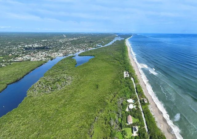 Homes for sale in Jupiter Island, FL | 162 N Beach Rd, Jupiter Island, FL 33455 | MLS# R11033155
