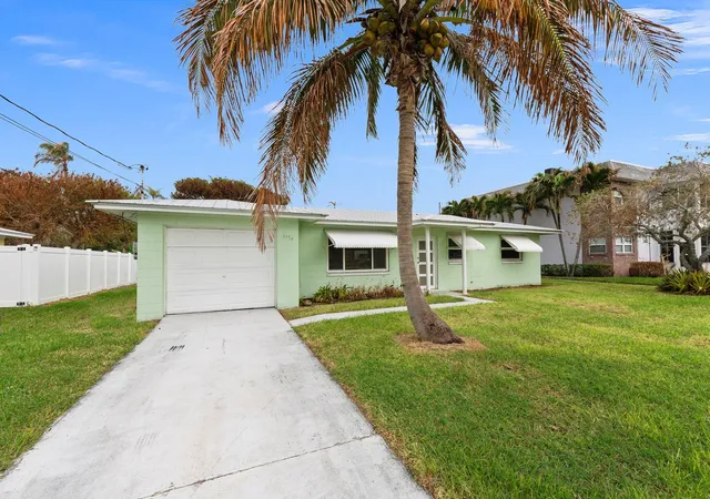2nd image of 1154 Bayshore Dr, Fort Pierce, FL 34949 | MLS# R11033615