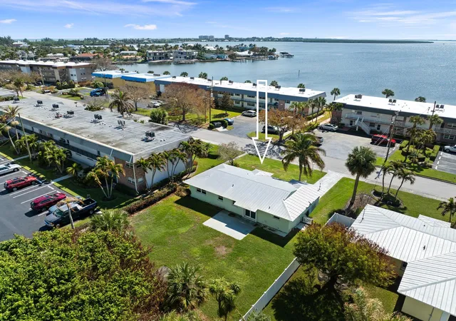 4th image of 1154 Bayshore Dr, Fort Pierce, FL 34949 | MLS# R11033615
