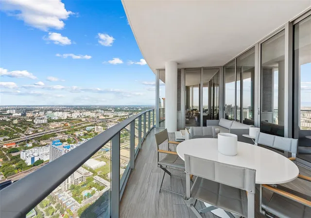 3rd image of 851 Ne 1St Ave #PH 5112, Miami, FL 33132 | MLS# A11687670