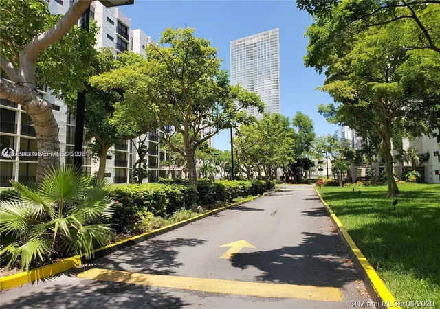 5th image of 17021 N Bay Rd #412-IV, Sunny Isles Beach, FL 33160 | MLS# A11689427