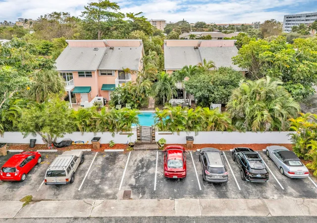 2nd image of 1912 Ne 6th St, Deerfield Beach, FL 33441 | MLS# R11036780