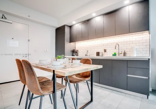 2nd image of 227 Ne 2nd St #1705, Miami, FL 33132 | MLS# A11694652
