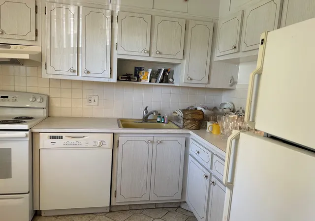 Homes for sale in Margate, FL | 7877 Golf Circle Dr #211, Margate, FL 33063 | MLS# F10472076