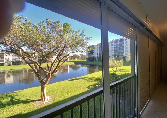 3rd image of 14360 Strathmore Ln #206, Delray Beach, FL 33446 | MLS# R11040750